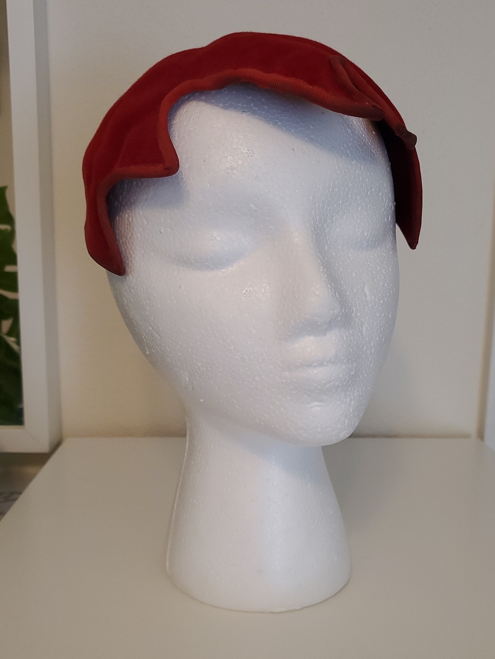 1950s Lucy Red Velvet Velour Fire Retro Cap Vintage Cocktail Hat Topper Pinup - Picture 9 of 15